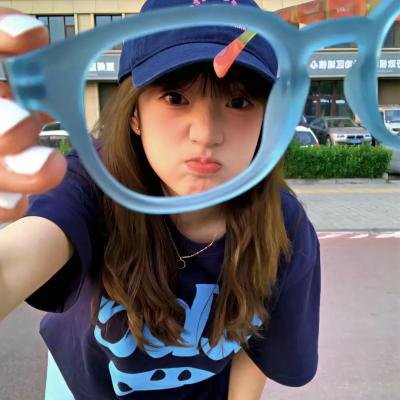 一个叫小小船的男孩